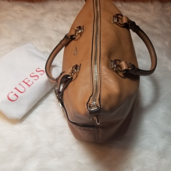 Guess Purse - Picture 3 of 6